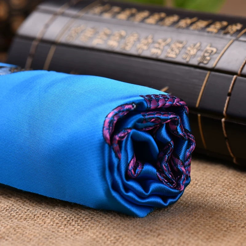 藍色刺繡吉祥八寶藏式哈達