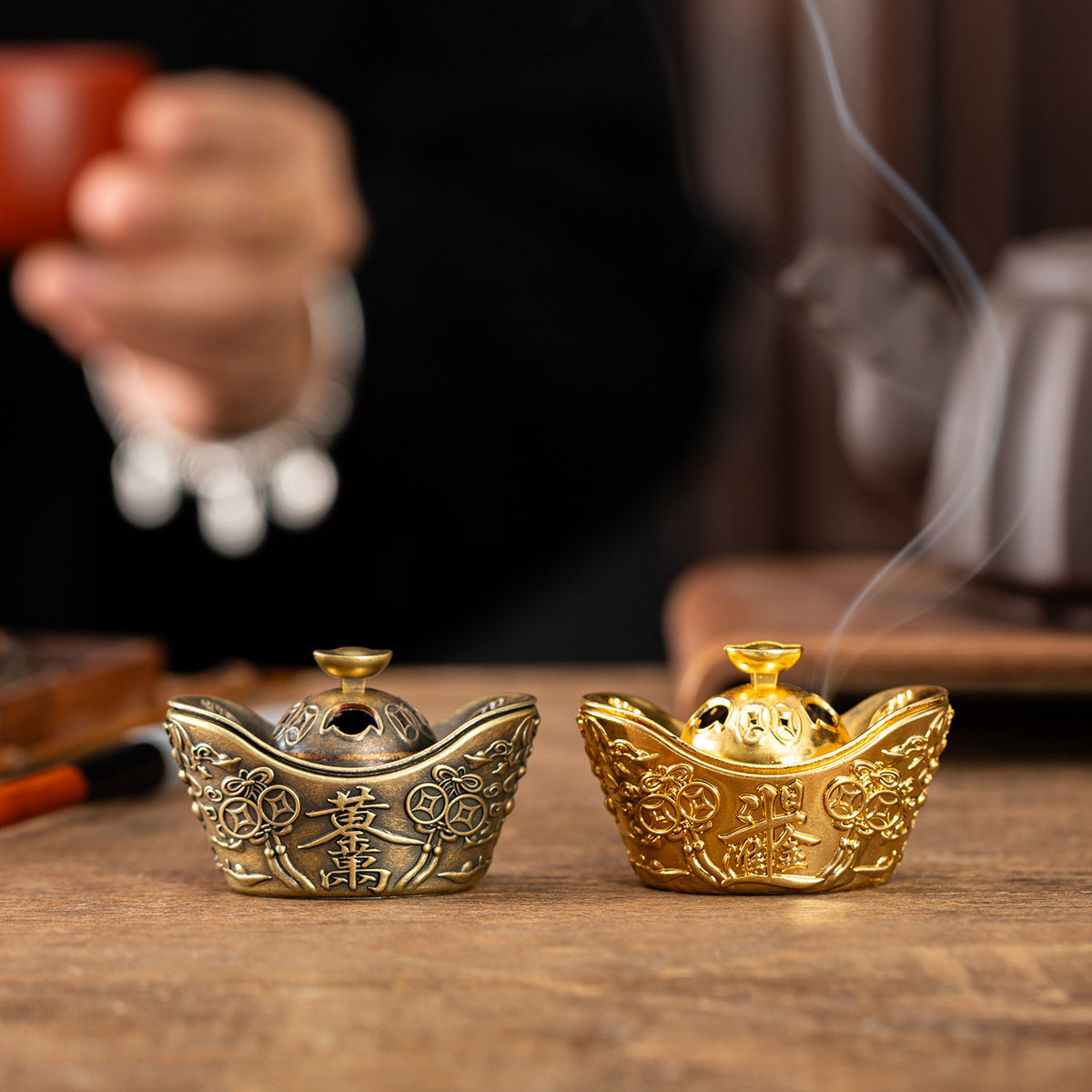 Explosive gold ingot daily bucket aromatherapy burner small auspicious cloud disk incense burner household Buddha aromatherapy incense burner tea ceremony ornament
