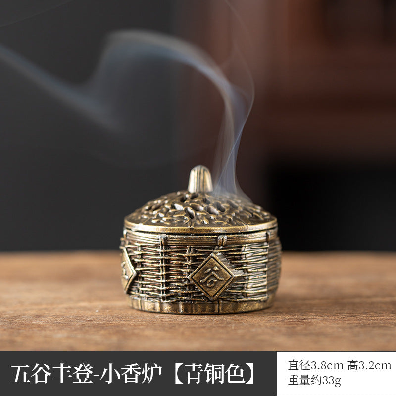 Xiangyun incense burner, hollow lotus burner, mini lotus seed aromatherapy burner, three-legged copper burner, porous Baolian lamp Boshan burner