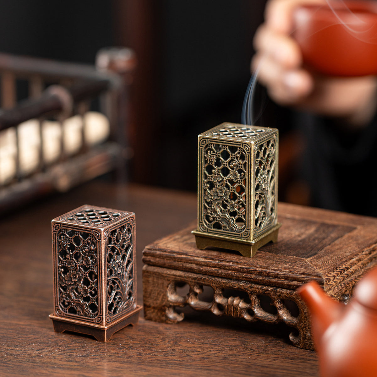 Cross-border explosion New Chinese alloy incense burner Creative Meilan Bamboo Chrysanthemum Hollow aromatherapy burner Small Xiangyun Tower incense burner ornament