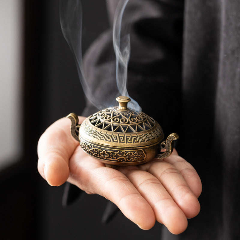 Binaural antique incense burner exquisite pattern hollow three-legged burner household indoor Xuande burner plate incense burner desktop ornament