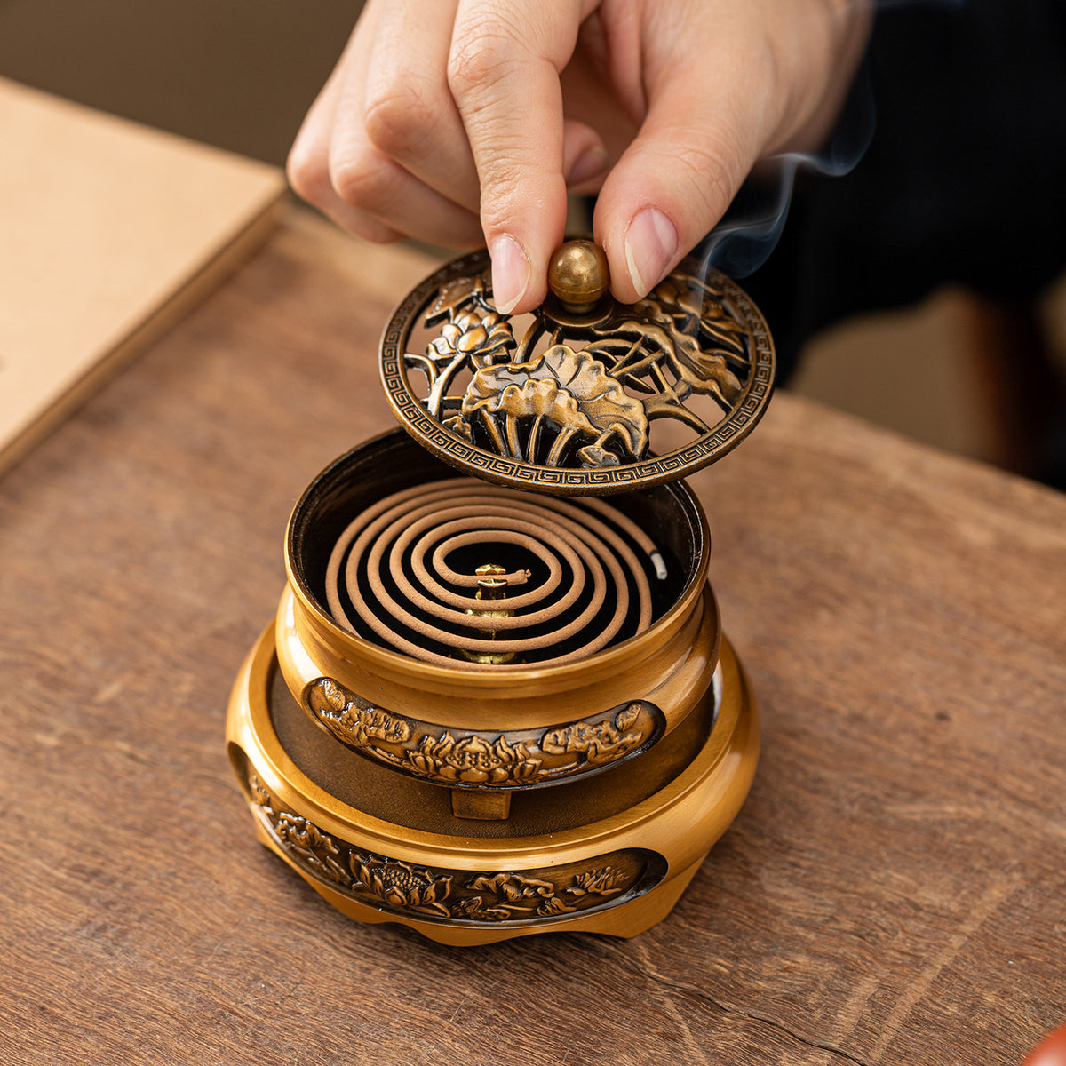 Creative retro alloy three-legged incense burner dragon and phoenix plate incense burner alloy aromatherapy burner incense ornament home classical ornament