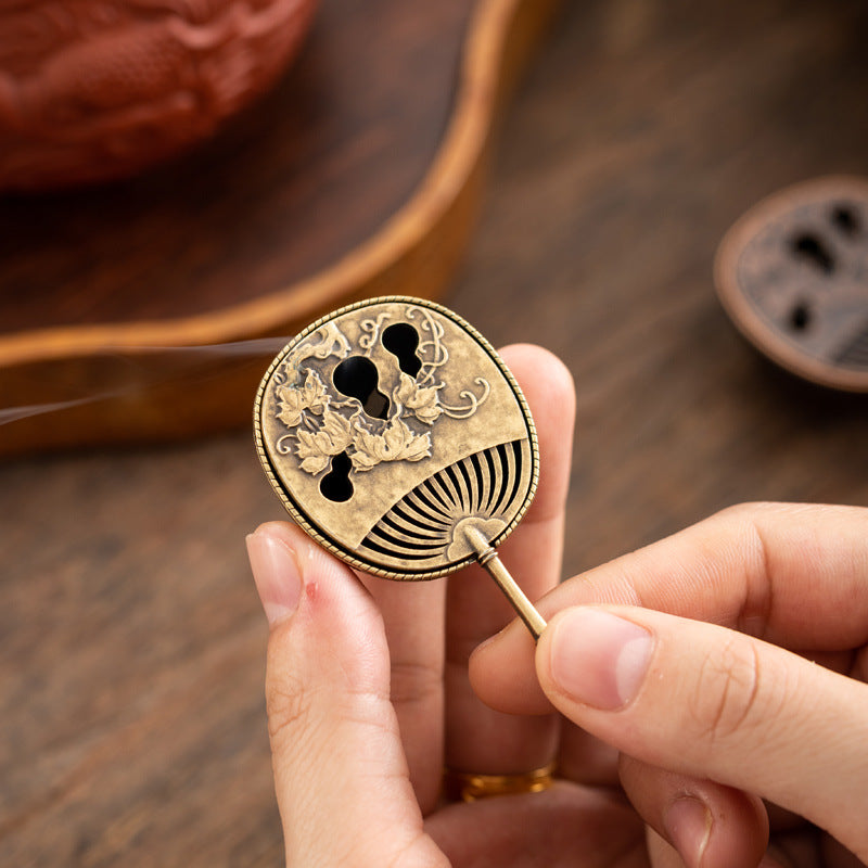 {
  "Cross-border hot-selling": "跨境热销",
  "New Chinese-style hollow gourd fan": "新中式镂空葫芦扇",
  "pipa plate": "琵琶盘",
  "incense burner": "香炉",
  "small auspicious cloud aromatherapy burner": "小祥云香薰炉",
  "small incense burner ornament": "小香炉摆件"
}