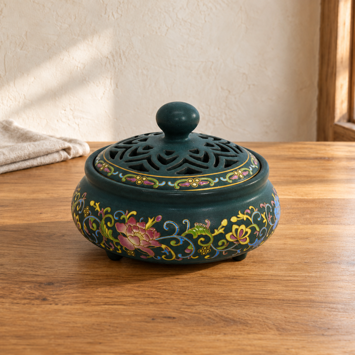 Decorative ceramic incense burner — Domed Lid / Green