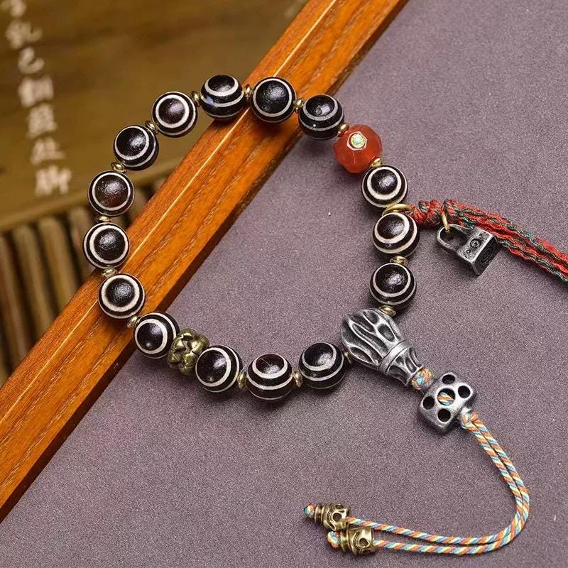 Handmade Agate Dzi Eye Bead Bracelet – Tibetan Healing Amulet, 10mm Mala Beads, Unisex Stretch Wristband, Spiritual Jewelry for Protection