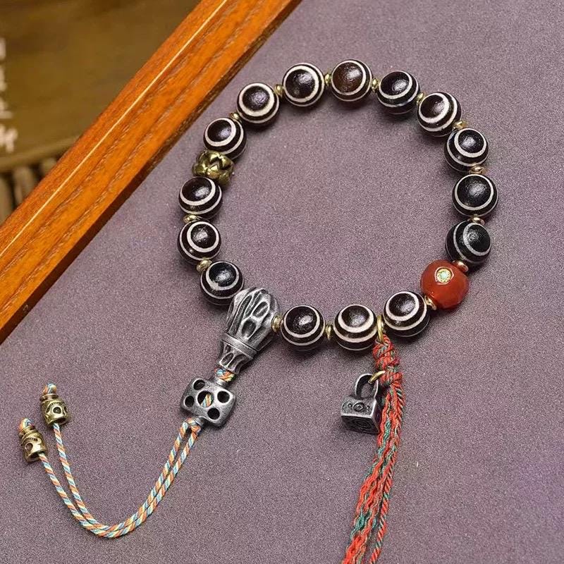 Handmade Agate Dzi Eye Bead Bracelet – Tibetan Healing Amulet, 10mm Mala Beads, Unisex Stretch Wristband, Spiritual Jewelry for Protection