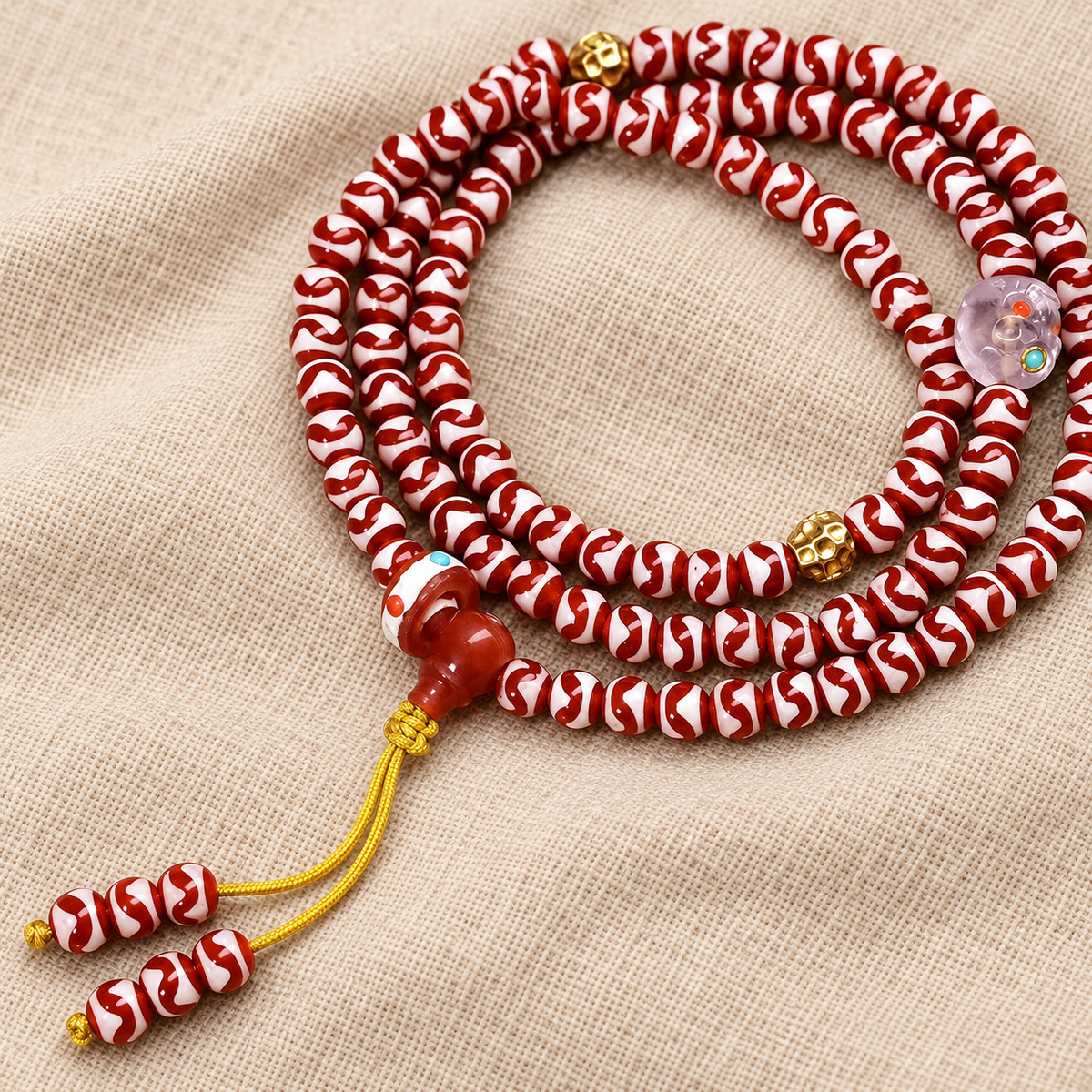 Tiger-Tooth Dzi and Amethyst Mala — pendant detail