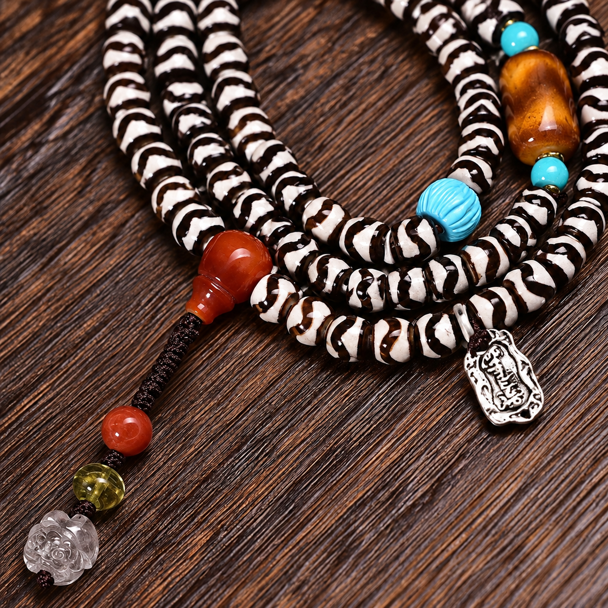 EverestArtstudios Natural Agate Tiger-Tooth Dzi 108-Bead Mala with Red Agate and Clear Quartz — connection detail