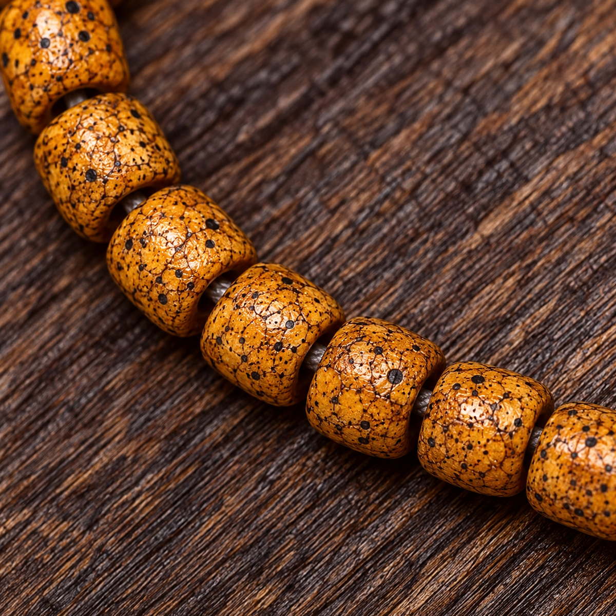 EverestArtstudios Natural Xingyue Bodhi Disc-Bead 108-Bead Mala with Agate and Dzi Accents — bead detail