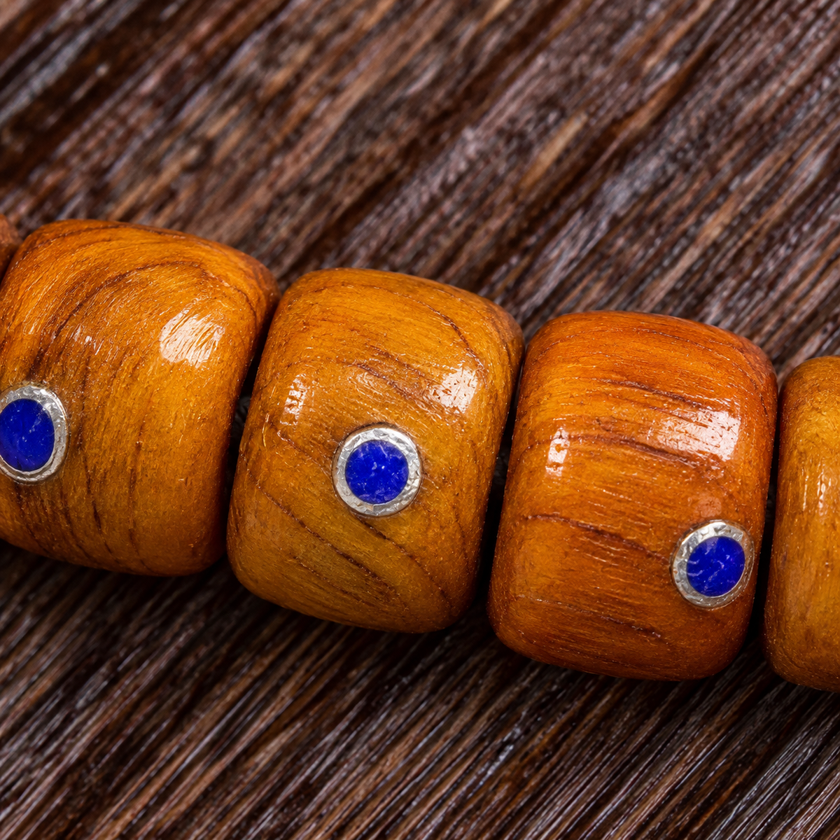 EverestArtstudios Tibetan Vintage Yak Bone Silver-Tone Lapis Inlay 108-Bead Mala — surface detail
