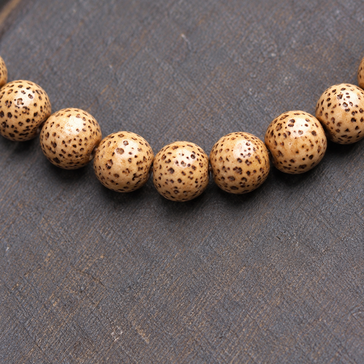 EverestArtstudios Xingyue Bodhi 108-Bead Mala with Sandalwood and Carved Wood Accents — bead detail