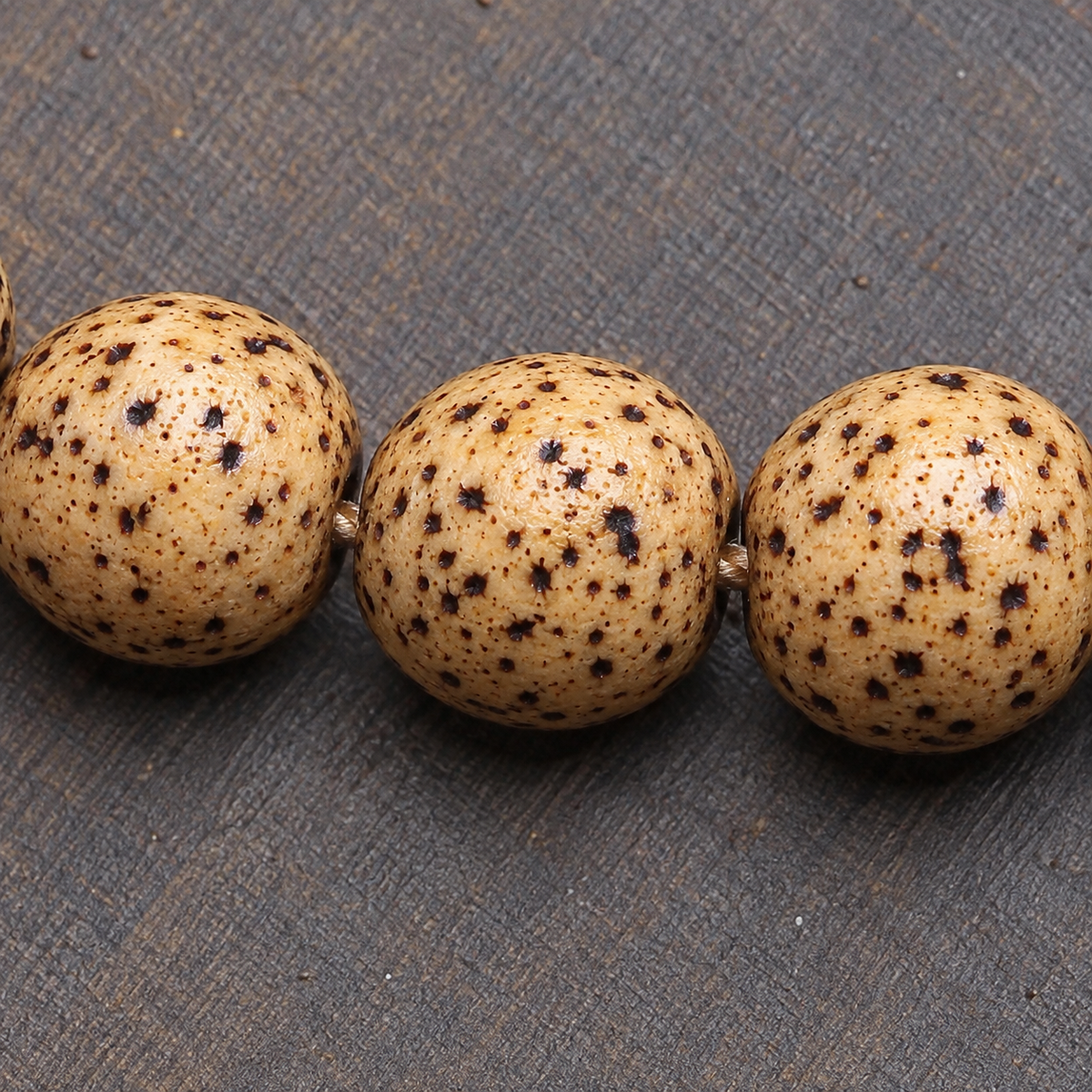 EverestArtstudios Xingyue Bodhi 108-Bead Mala with Sandalwood and Carved Wood Accents — surface detail
