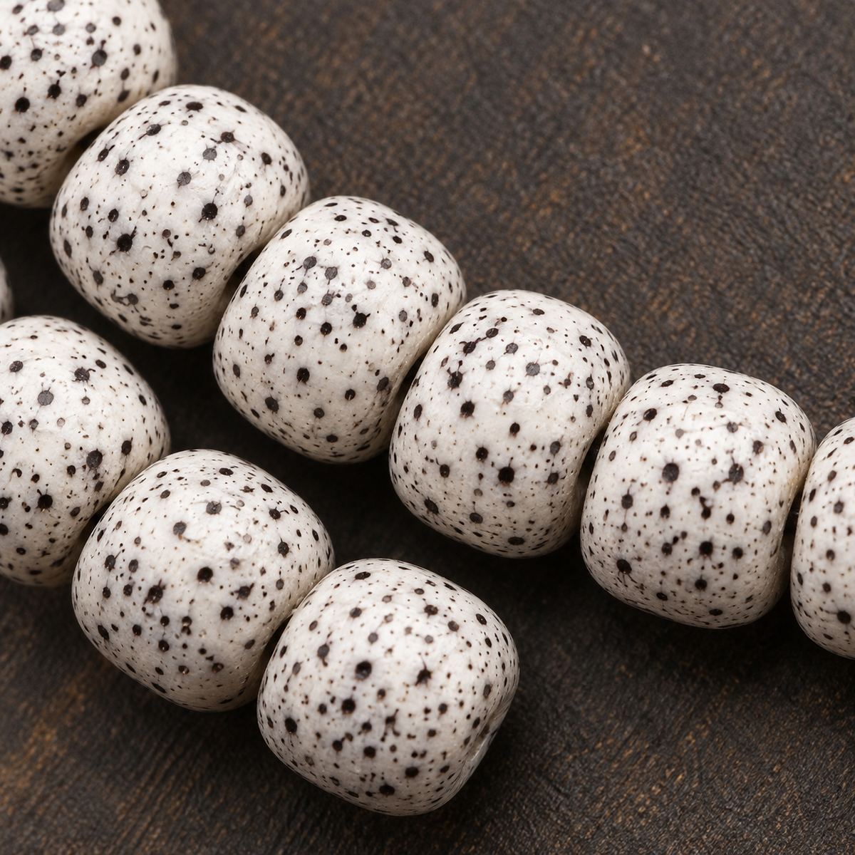 EverestArtstudios Xingyue Bodhi 108-Bead Mala with Four-Sided Thangka and Agate Accents — bead detail