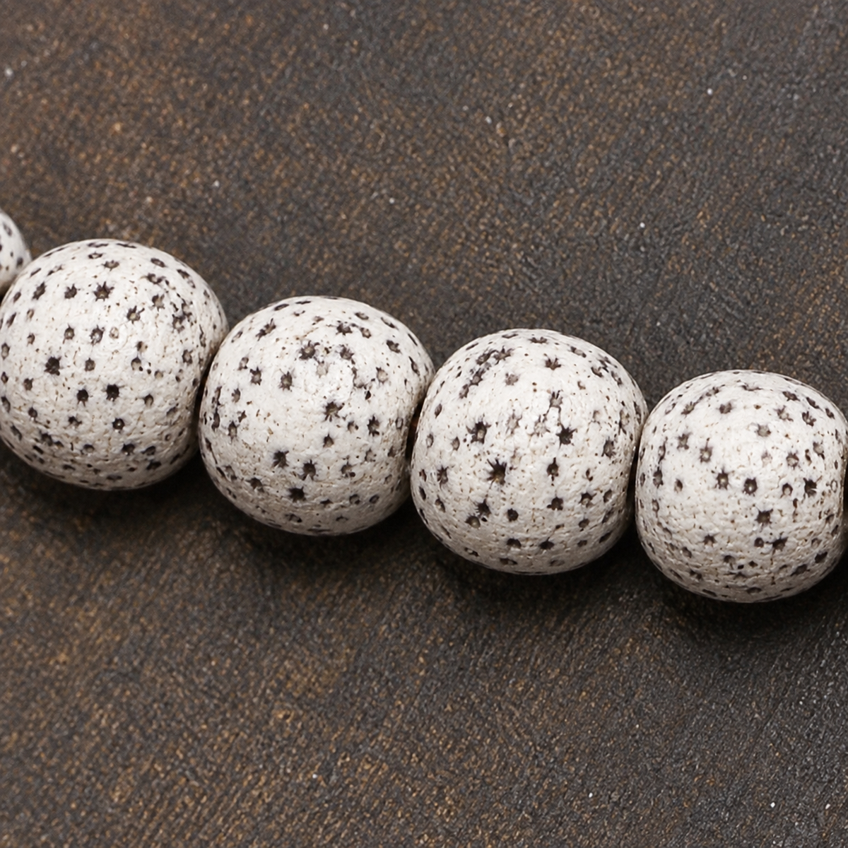 EverestArtstudios Xingyue Bodhi 108-Bead Mala with Four-Sided Thangka and Agate Accents — surface detail