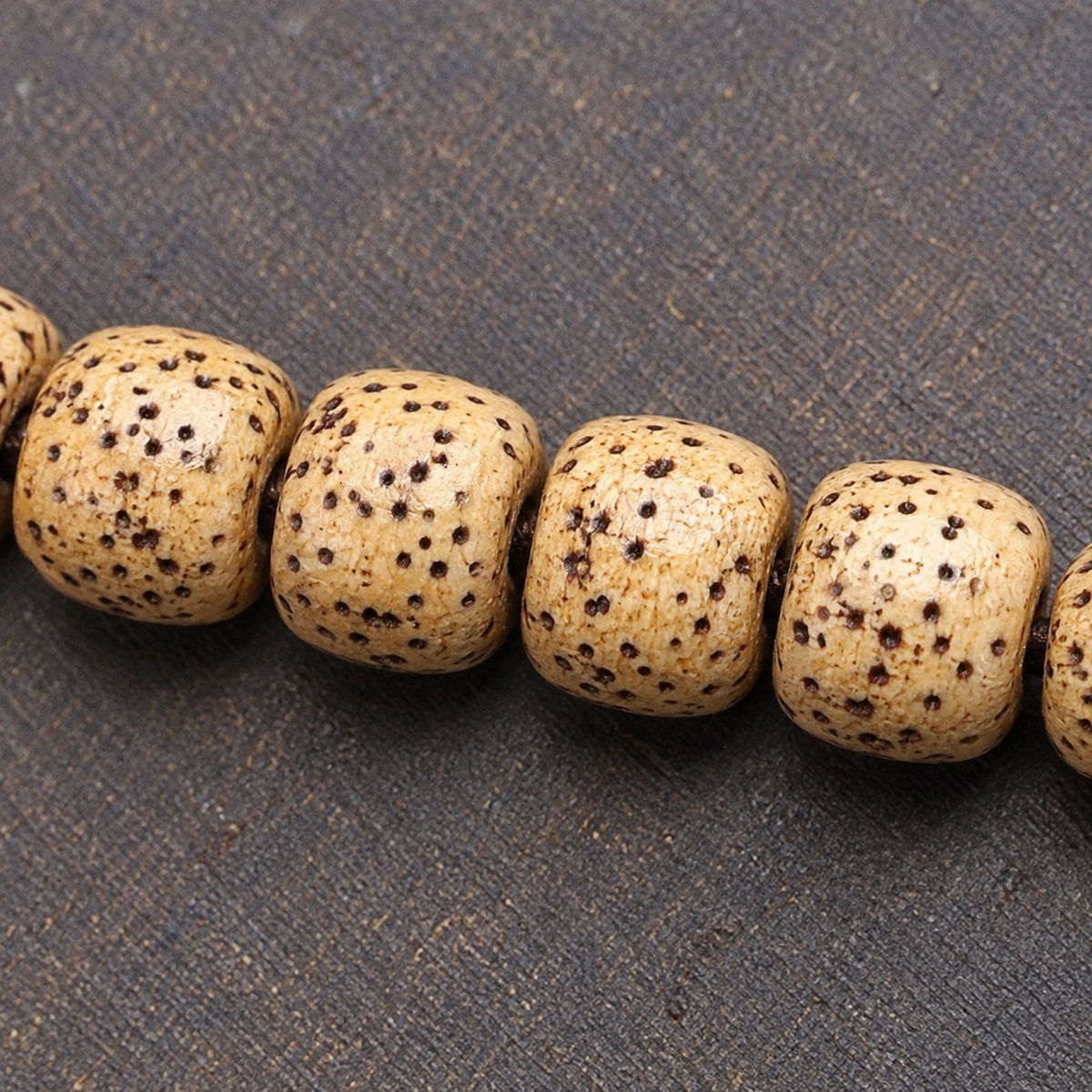 EverestArtstudios Xingyue Bodhi 108-Bead Mala with Manjushri-Inspired Thangka Pendant — surface detail