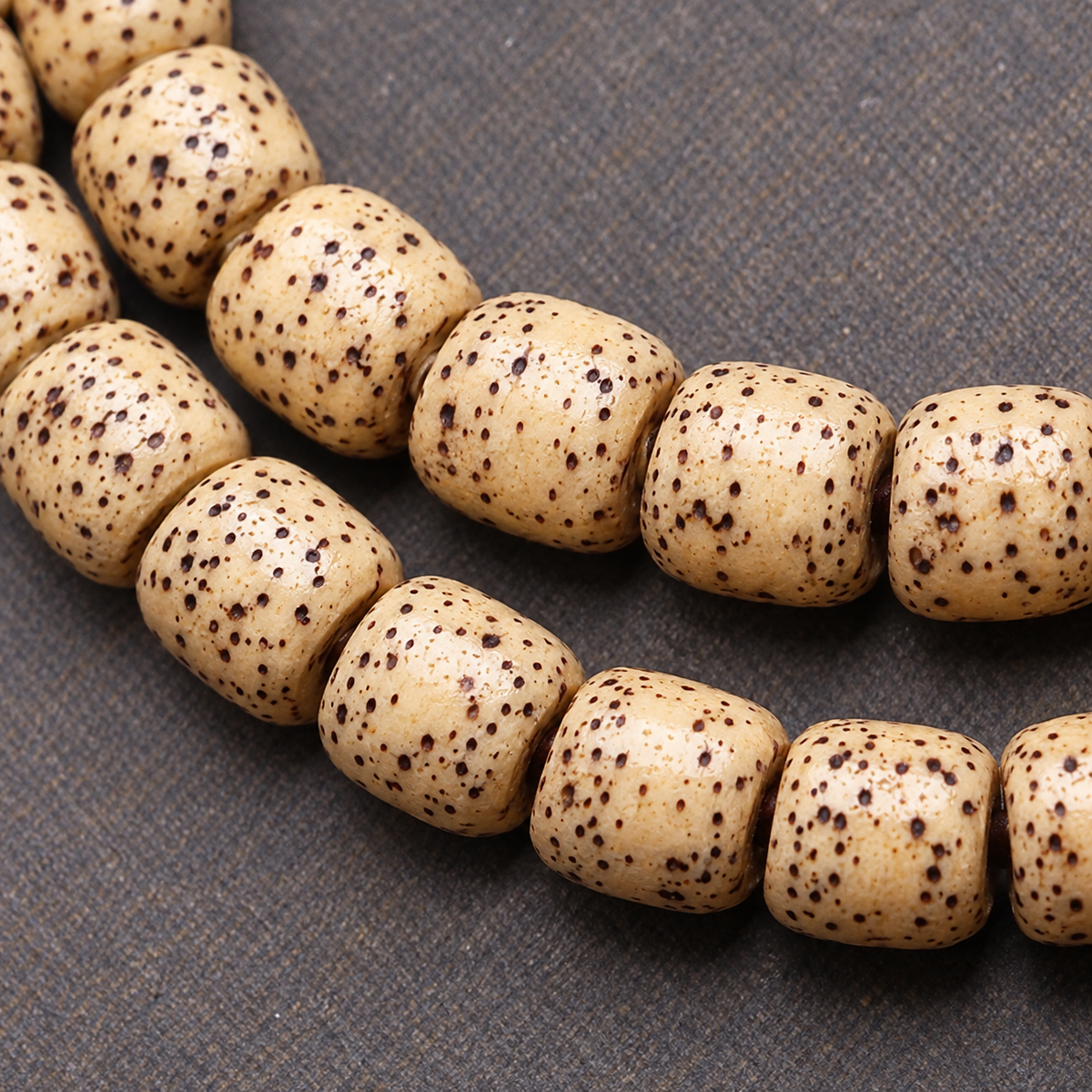 EverestArtstudios Xingyue Bodhi 108-Bead Mala with Thangka-Style Pendant and Sandalwood — bead detail