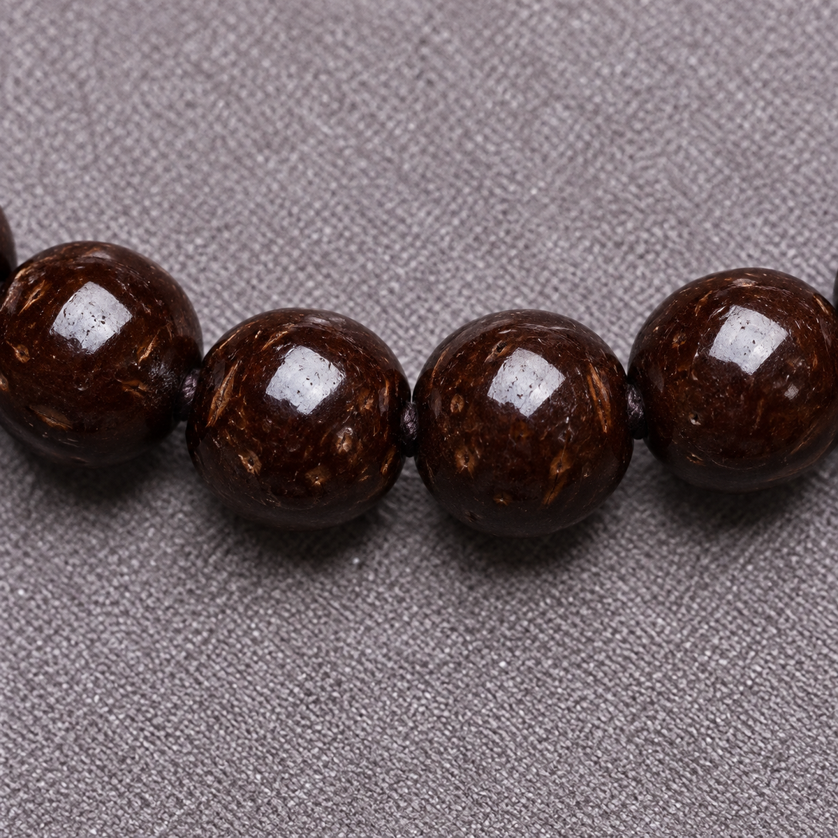 EverestArtstudios Coconut 108-Bead Mala with Inlaid Agate Accents — surface detail