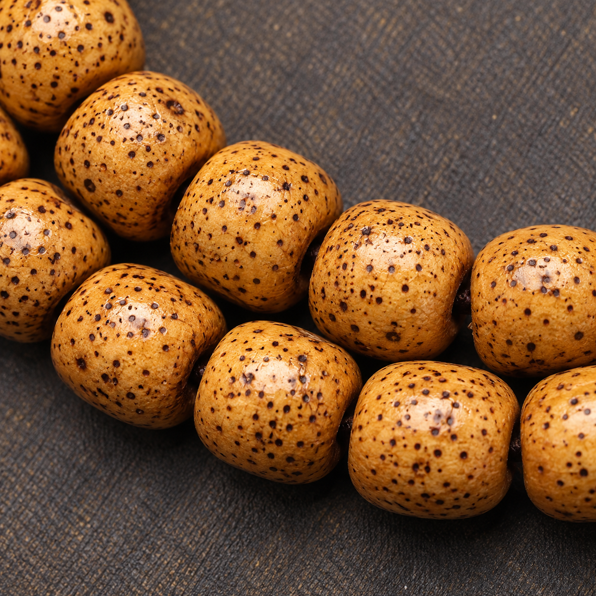 EverestArtstudios Xingyue Bodhi 108-Bead Mala with Four-Sided Thangka-Style Pendant — bead detail