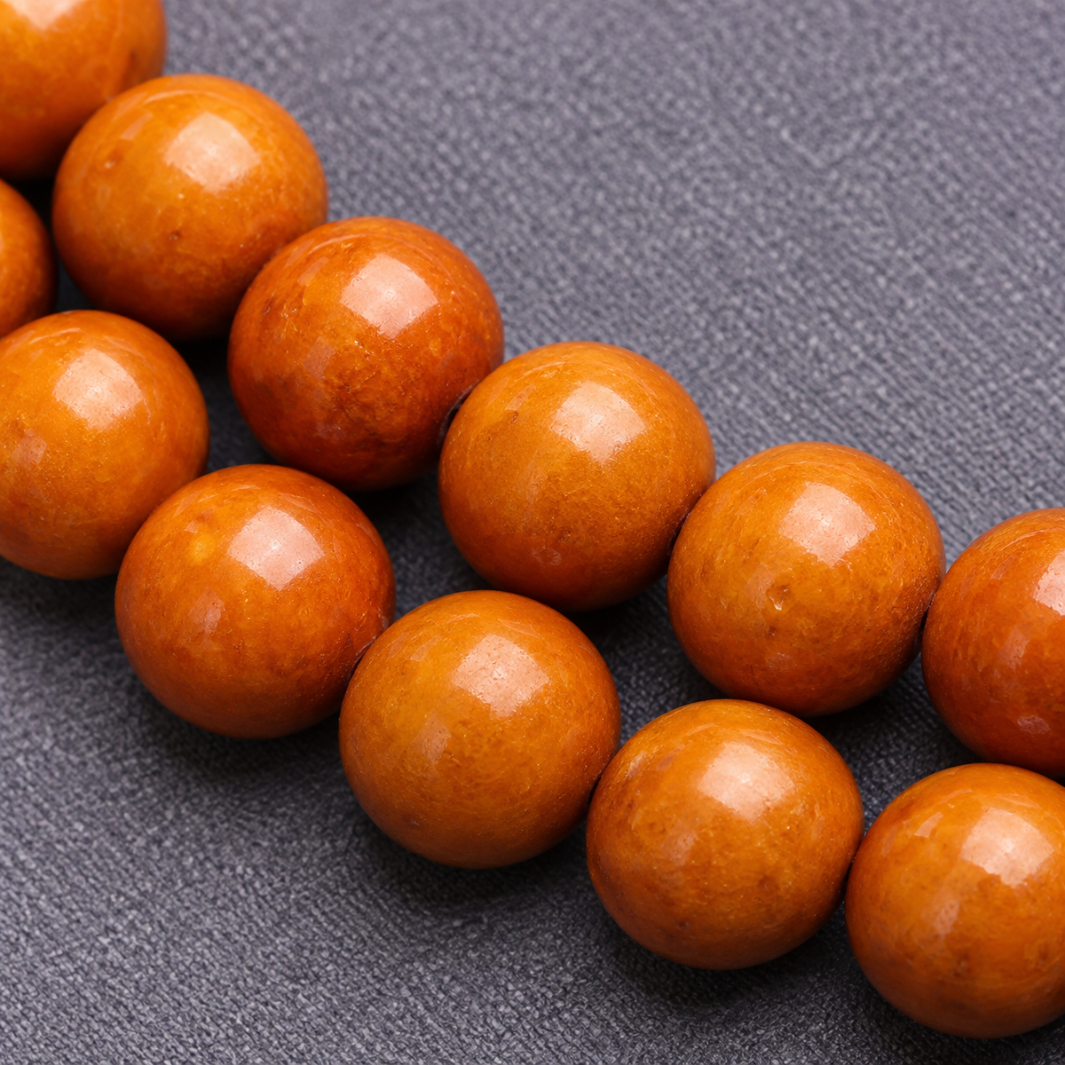 EverestArtstudios Yak Bone 108-Bead Mala with Agate and Faceless Buddha Motif — bead detail