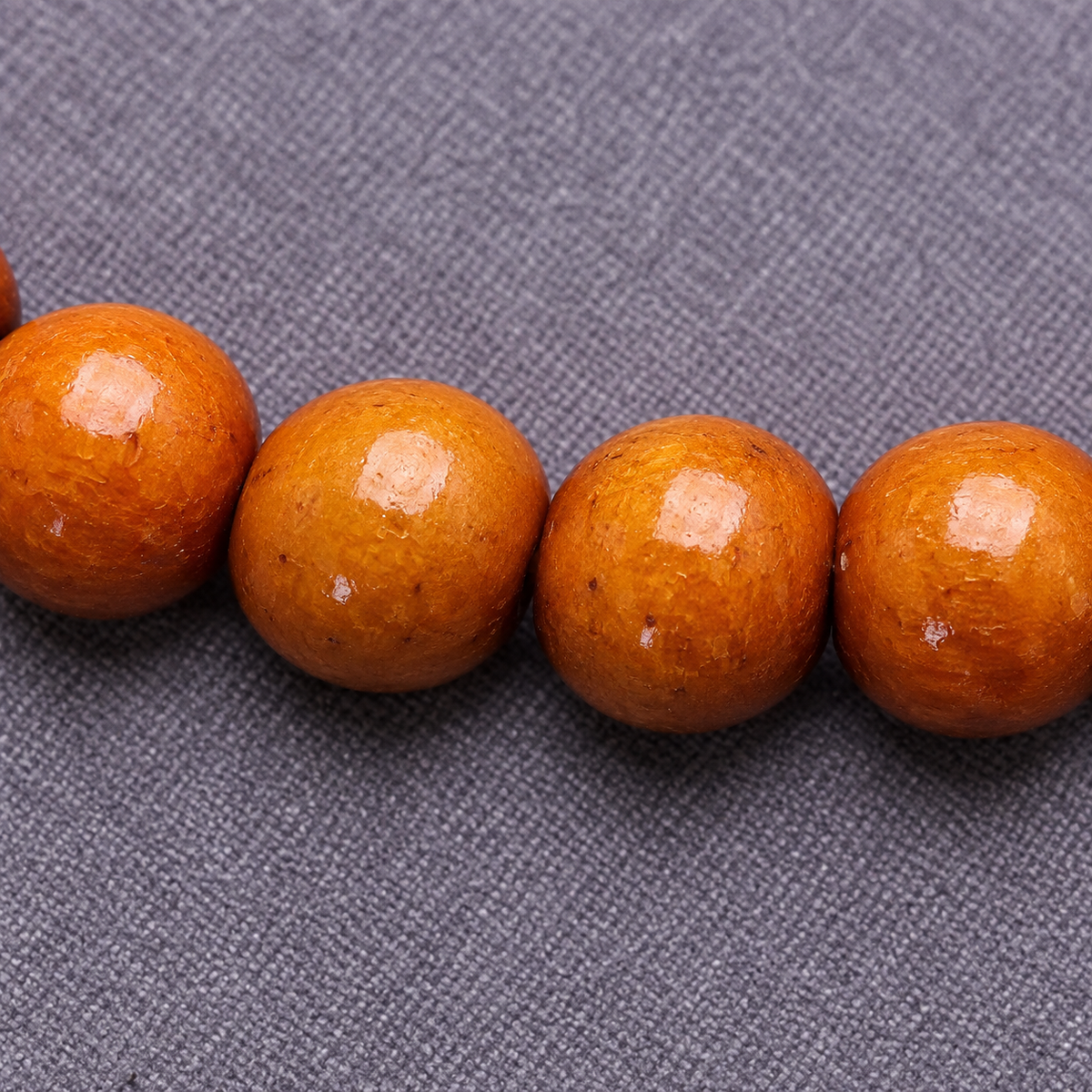 EverestArtstudios Yak Bone 108-Bead Mala with Agate and Faceless Buddha Motif — surface detail