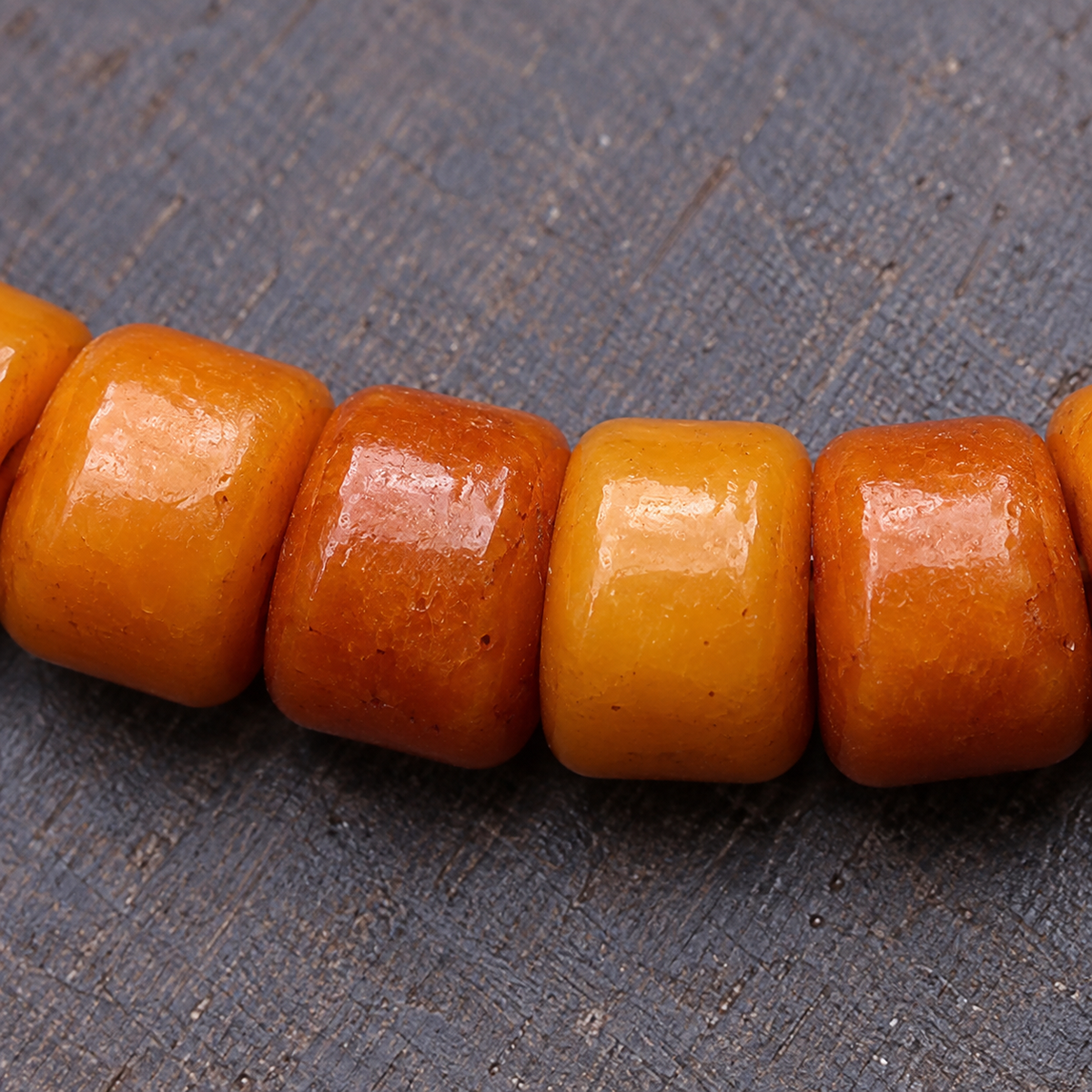 EverestArtstudios Bamboo-Carved Yak Bone 108-Bead Mala with Obsidian Accents — surface detail