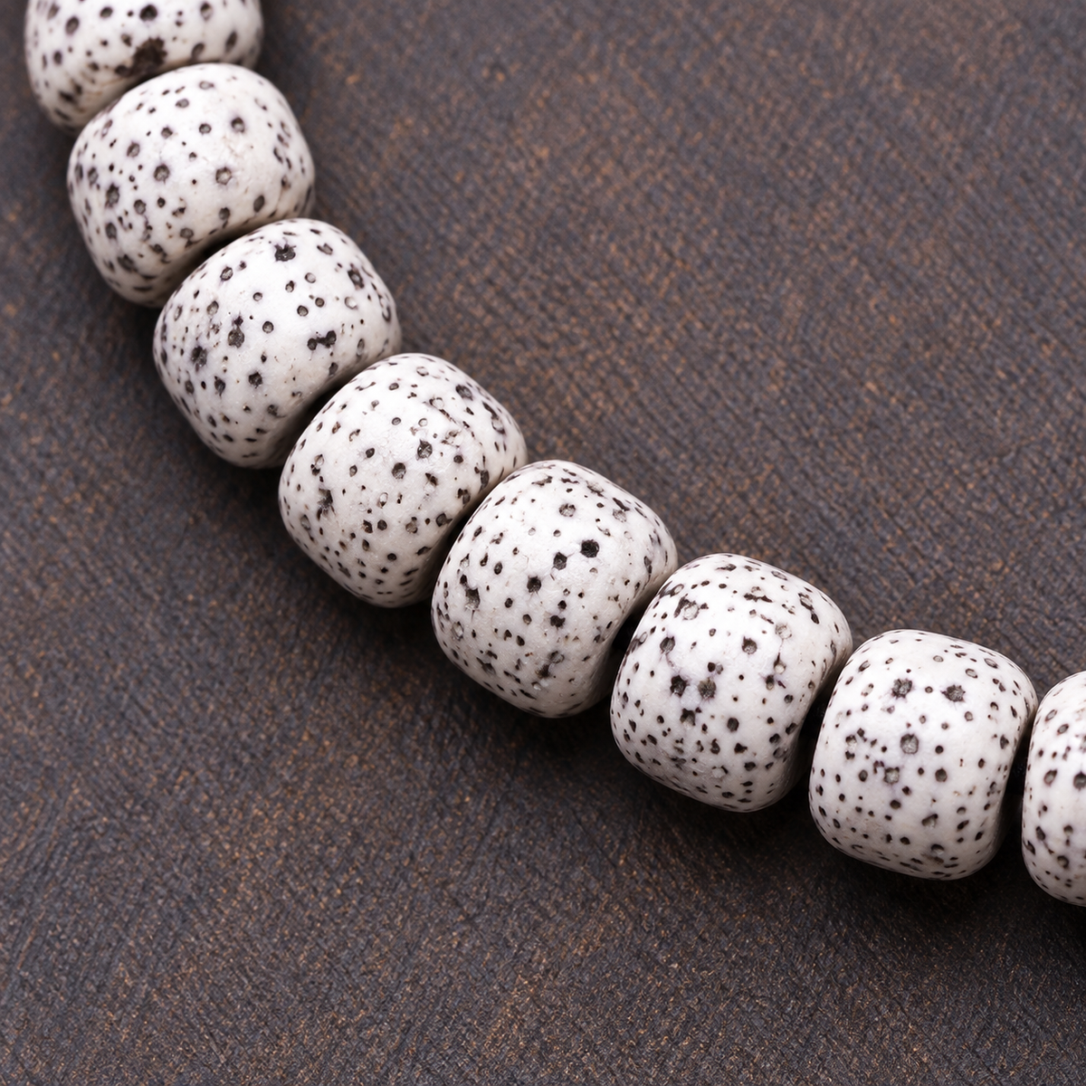 EverestArtstudios Xingyue Bodhi 108-Bead Mala with Two-Eye Dzi-Style Agate and Ghau Pendant — bead detail