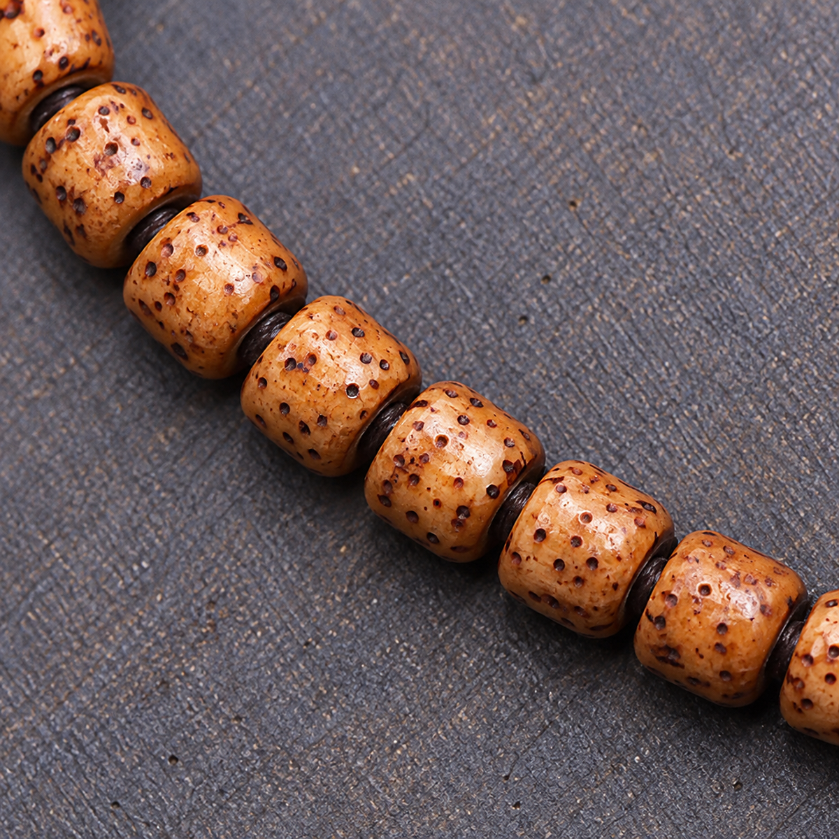EverestArtstudios Xingyue Bodhi 108-Bead Mala with Phoenix Eye Bodhi and Agate Accents — bead detail