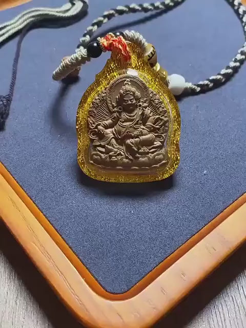 加载视频：Tibetan Yellow Jambhala Medicine Tsa Tsa Pendant Necklace, Handcrafted Gau Box Amulet, Buddhist Buddha Statue Thangka Charm, Spiritual Gift