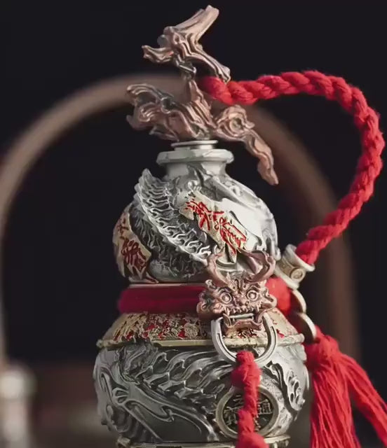 載入影片：Handcrafted Brass Sword Gourd Ornament: Feng Shui Taoism Décor