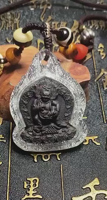 載入影片：Black Jambhala Medicine Tsa Tsa Pendant, Tibetan Buddhism Gau Box Necklace, Mini Thangka Amulet, Kubera God of Wealth, Spiritual Monk Gift