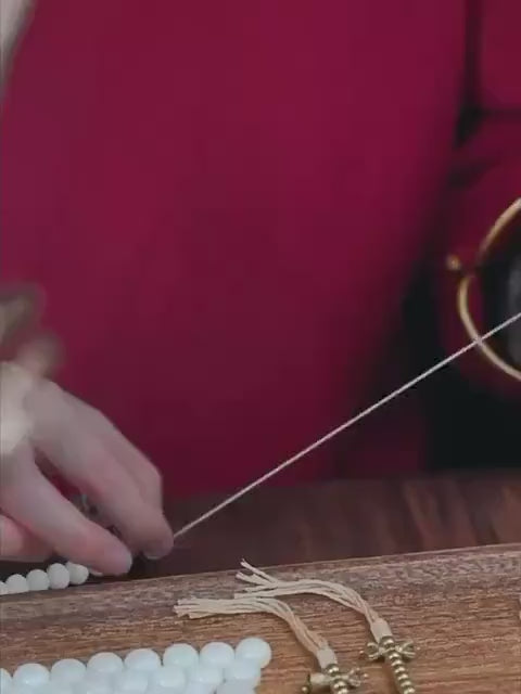 Load video: Original Tibetan White Bodhi Seed 108 Mala Beads Necklace, Natural Bodhi Root Rosary Bracelet with Dzi Bead, Zen Meditation Gift