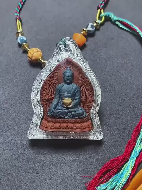 載入影片：Medicine Buddha Pendant, Tibetan Gau Box Necklace with Tsa Tsa Mini Thangka, Buddhist Protection Amulet, Spiritual Zen Jewelry, Zang Shuo