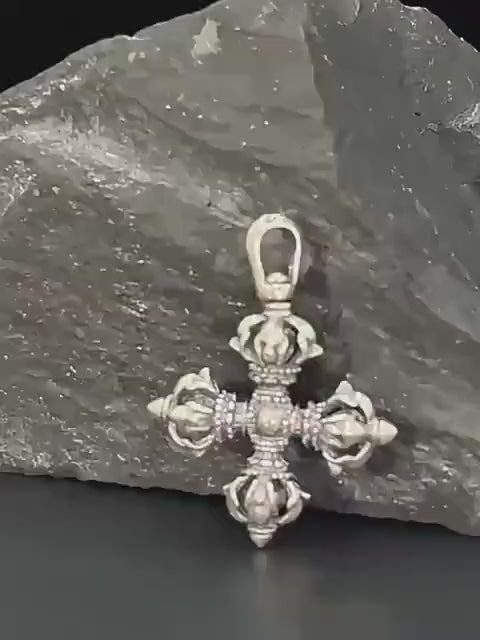 載入影片：Vintage 925 Silver Vajra Cross Pendant, Retro Oxidized Dorje Necklace for Men Women, Buddhist Phurba Charm, Punk Gothic Streetwear Jewelry
