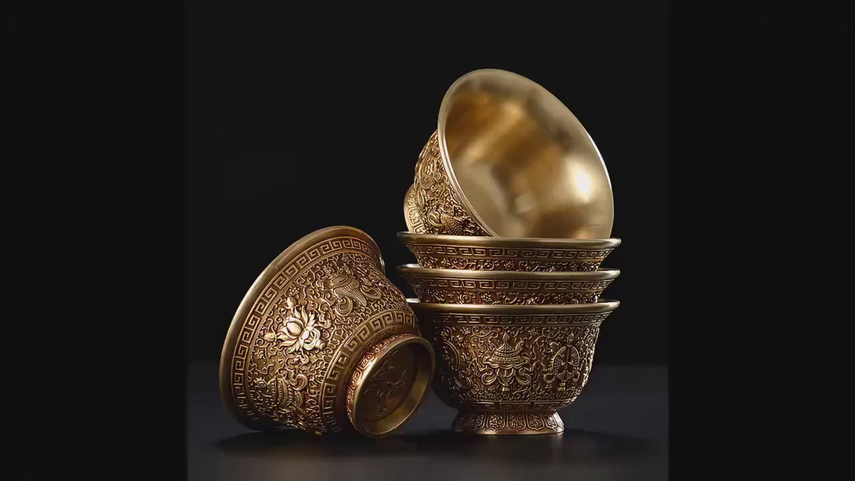 加载视频：Handcrafted Brass Offering Bowl, Tibetan Buddhist Copper Altar Cup, for Rituals Meditation