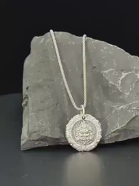 加载视频：Dzambhala Pendant Necklace Gothic Titanium Steel Jewelry Vintage Wealth God Amulet Buddhist Mascot Unique Punk Choker Gift Unisex Goth