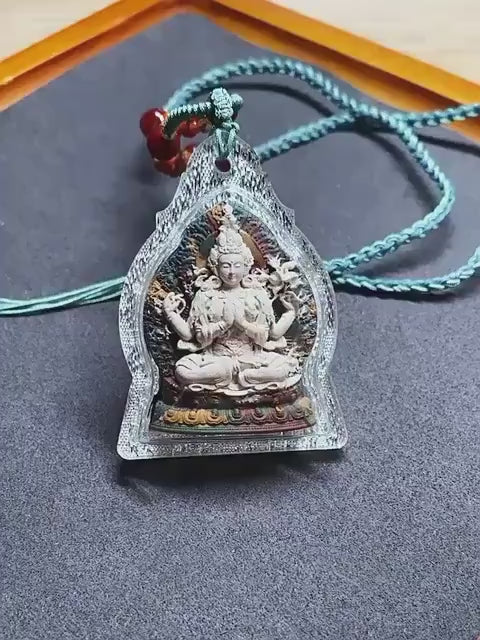加载视频：Four-Arm Guanyin Multi-Color Tsa Tsa Pendant Tibetan Gauri Box Necklace Buddhist Amulet Thangka Art Jewelry Spiritual Gift for Protection