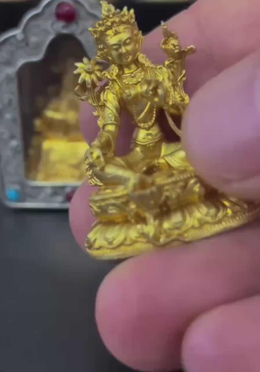 載入影片：Tibetan Ghau Box Pendant: Brass Buddha Protector Amulet Necklace
