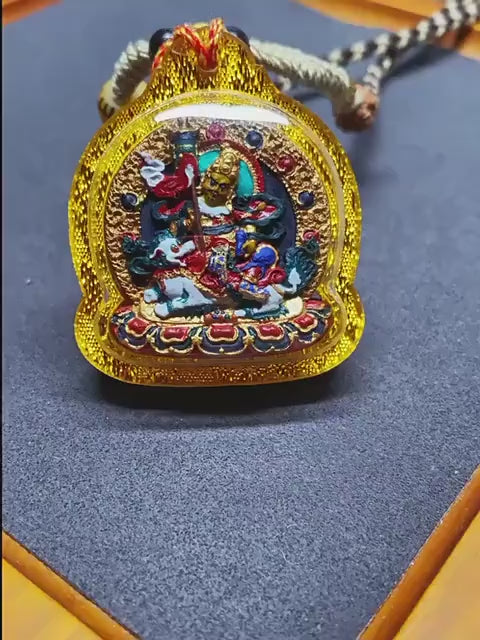 載入影片：Hand Painted Mineral Pigment Vaisravana Tsa Tsa Pendant, Tibetan Buddhist Jewelry, Wealth God Necklace, Thangka Style Amulet, Spiritual Gift