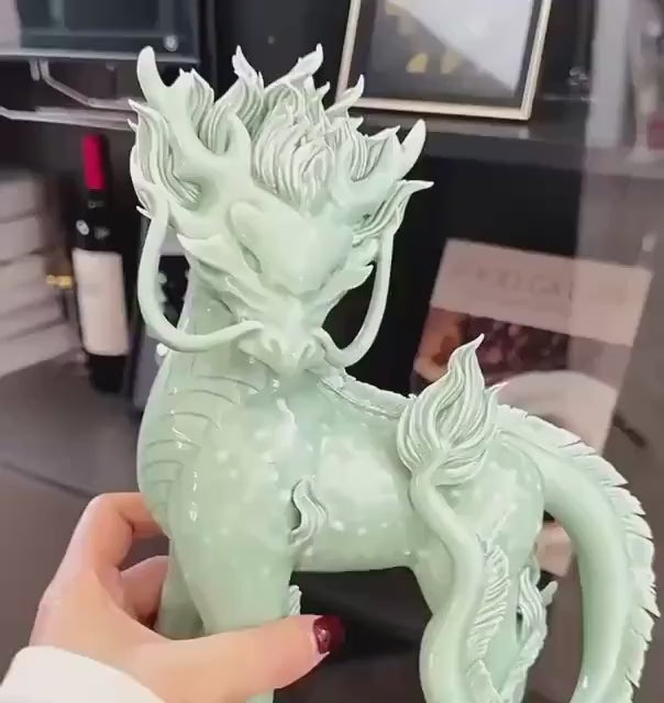 加载视频：Handcrafted Ceramic Qilin Pixiu Tea Pet, Jingdezhen Mystical Beast Statue, Creative Wealth Feng Shui Ornament, Old Money Home Decor Gift