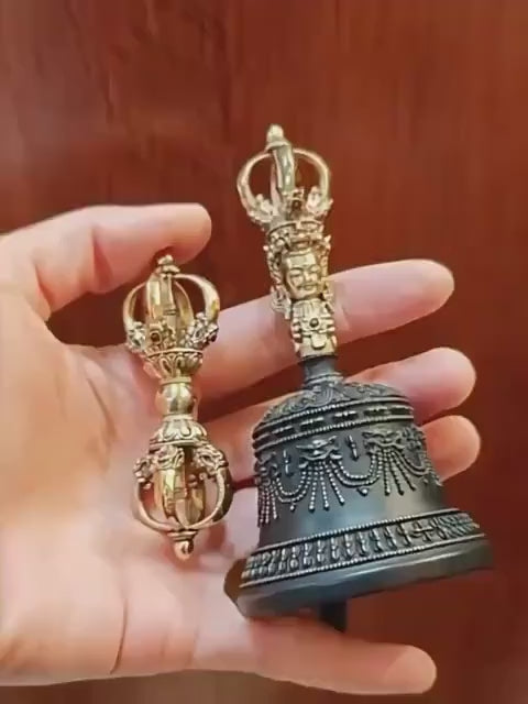 載入影片：Portable Five  Nine Spoke Vajra Bell Set, Hand-Cast Brass Ghanta &amp; Dorje for Meditation, Tibetan Buddhist Ritual Set, Altarpiece Gift