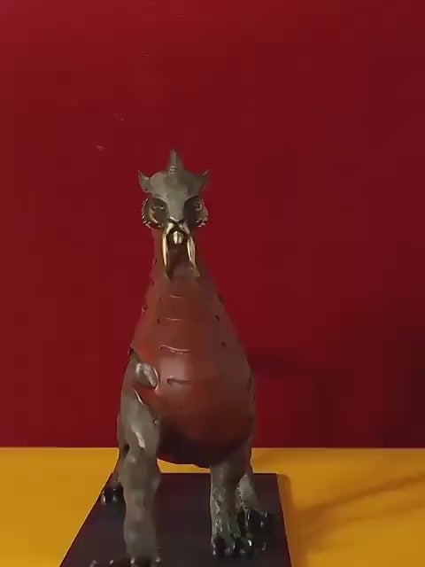 加载视频：Mythical Beast Pi Xiu Statue, Chinese Guardian Lion Color Copper Art, Feng Shui Home Office Decor, Housewarming Gift, Good Luck Sculpture
