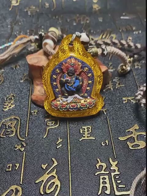 載入影片：Hand-Painted Black Jambhala Tibetan Tsa Tsa Pendant, Mineral Pigment Buddhist Necklace, Spiritual Amulet for Wealth &amp; Protection, Zen Gift
