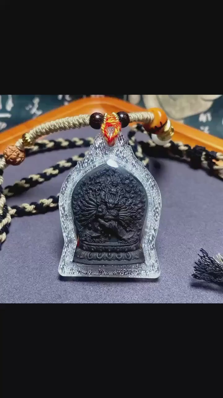 載入影片：Yamantaka Vajrabhairava Tsa Tsa Pendant, Tibetan Buddhist Clay Statue Necklace, Handmade Vajra Gau Box Amulet, Himalayan Meditation Jewelry