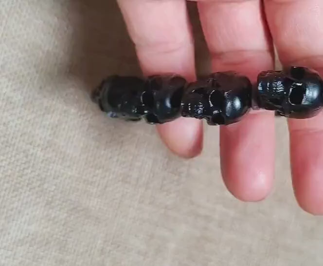 載入影片：EverestArtStudios Tibetan Skull Bracelet – Hand-Carved Black Ox Horn &amp; White Antler
