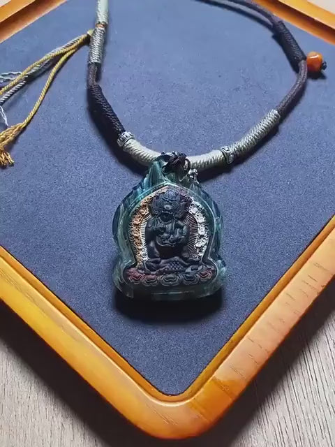 加载视频：Handmade Black Jambhala Tsa Tsa Necklace, Tibetan Buddhist Gau Box Pendant, Miniature Thangka Amulet, Wealth &amp; Prosperity Protector Gift